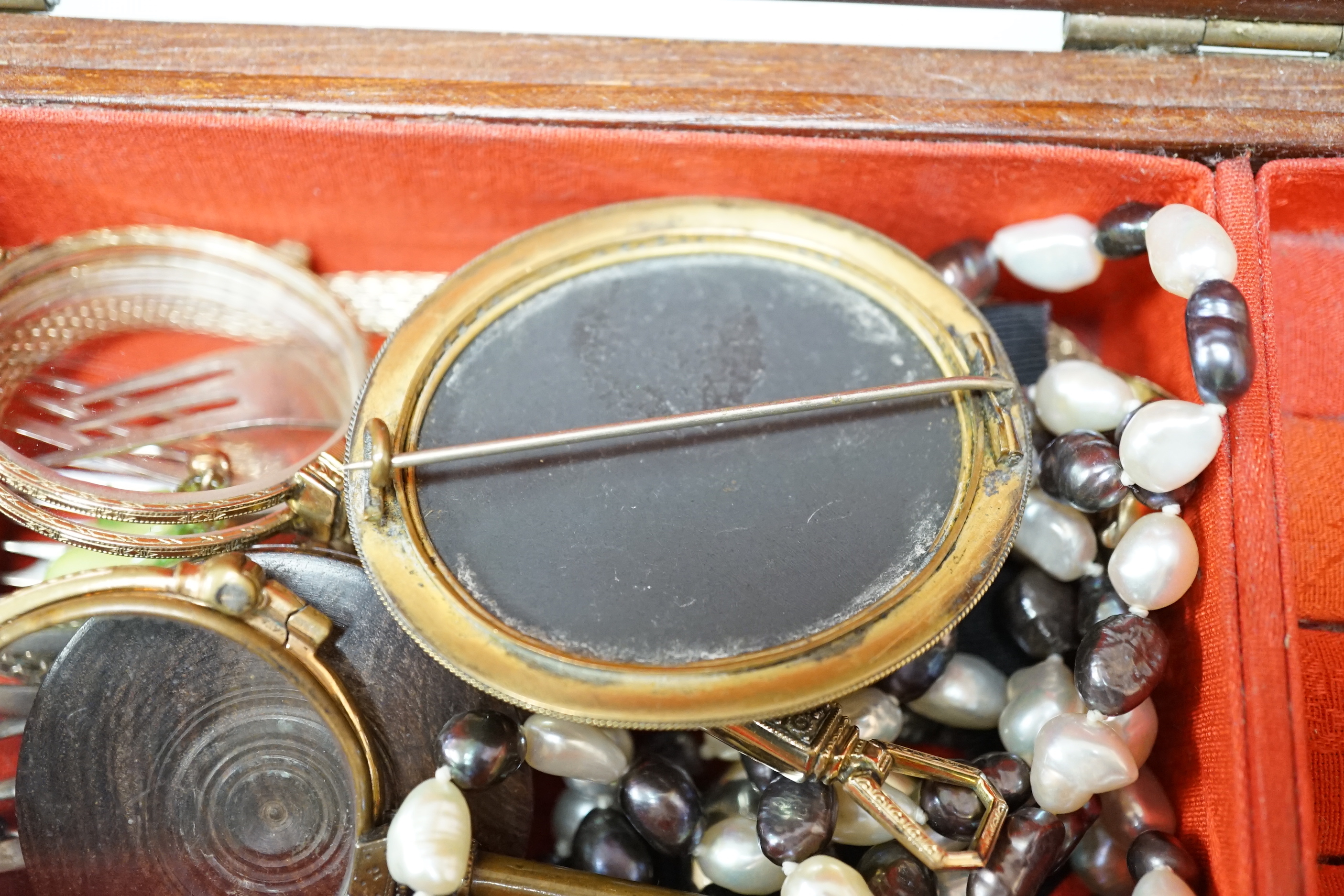 A small quantity of assorted costume jewellery etc. including two pairs of lorgnettes.
